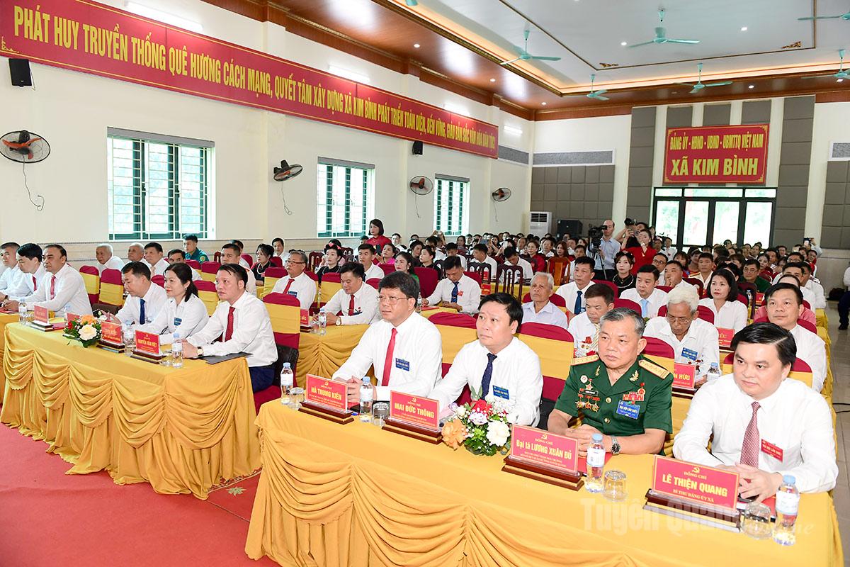Đồng chí Hà Trung Kiên, Ủy viên Ban Thường vụ Tỉnh ủy, Phó Chủ tịch Thường trực Ủy ban MTTQ Việt Nam tỉnh Tuyên Quang và các đại biểu dự Đại hội.