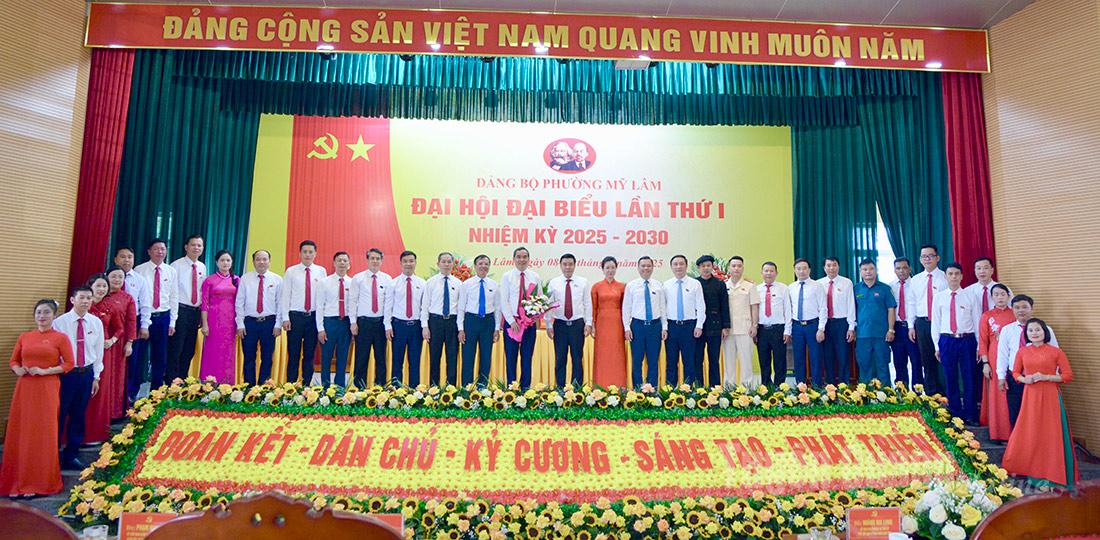 BCH Đảng bộ phường Mỹ Lâm khóa I, nhiệm kỳ 2025-2030 ra mắt Đại hội.