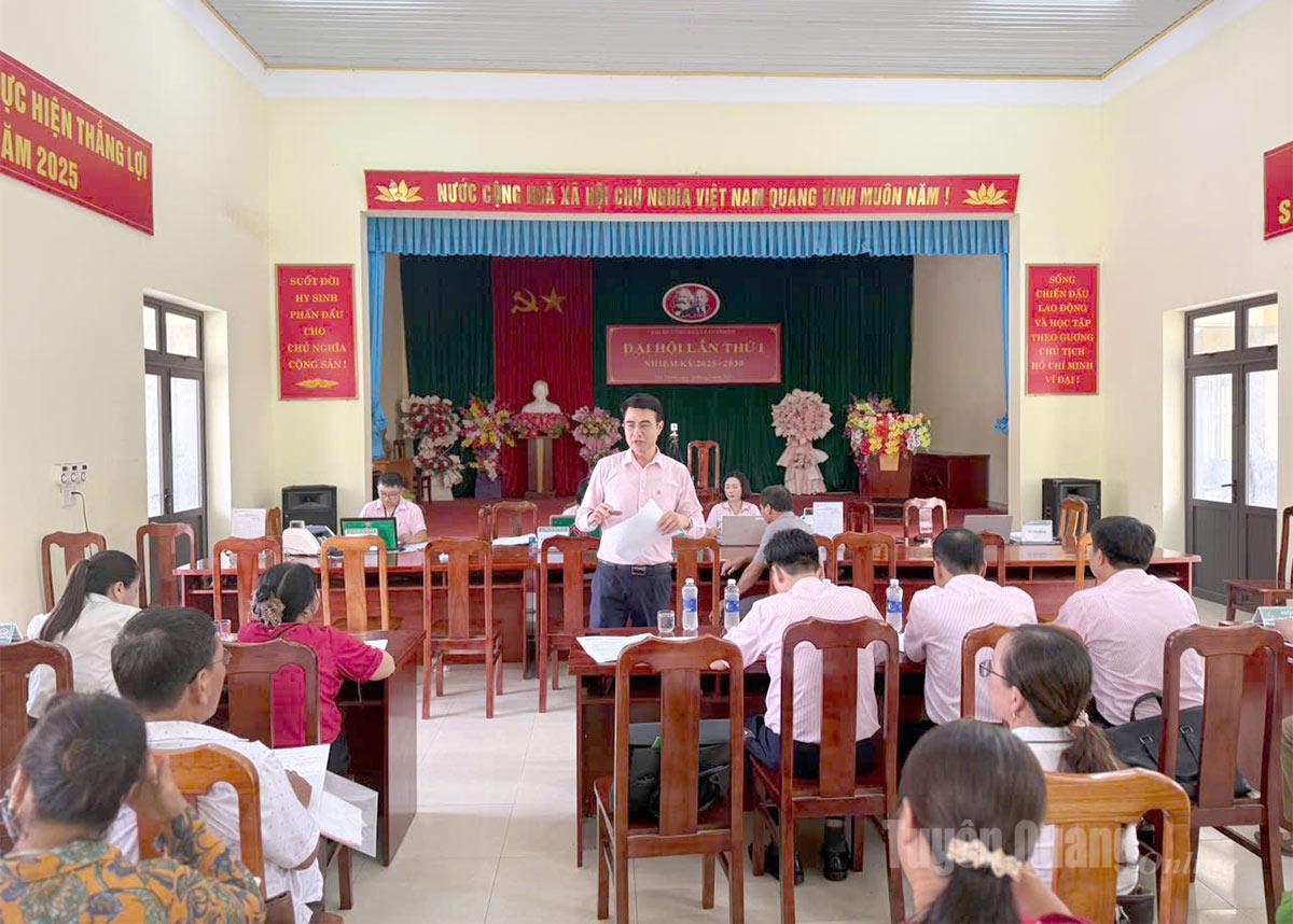 Đồng chí Nguyễn Đức Hải, Phó Tổng Giám đốc Ngân hàng Chính sách xã hội Việt Nam và đoàn công tác làm việc với xã Tân Thanh về việc triển khai thực hiện tín dụng chính sách trên địa bàn.