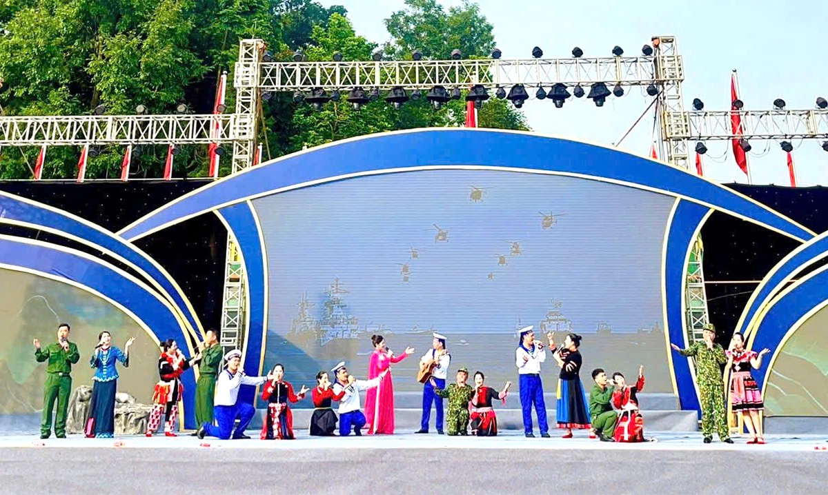 Tiết mục “Tình yêu người lính” của đoàn Tuyên Quang đoạt Huy chương Vàng tại Hội thi.