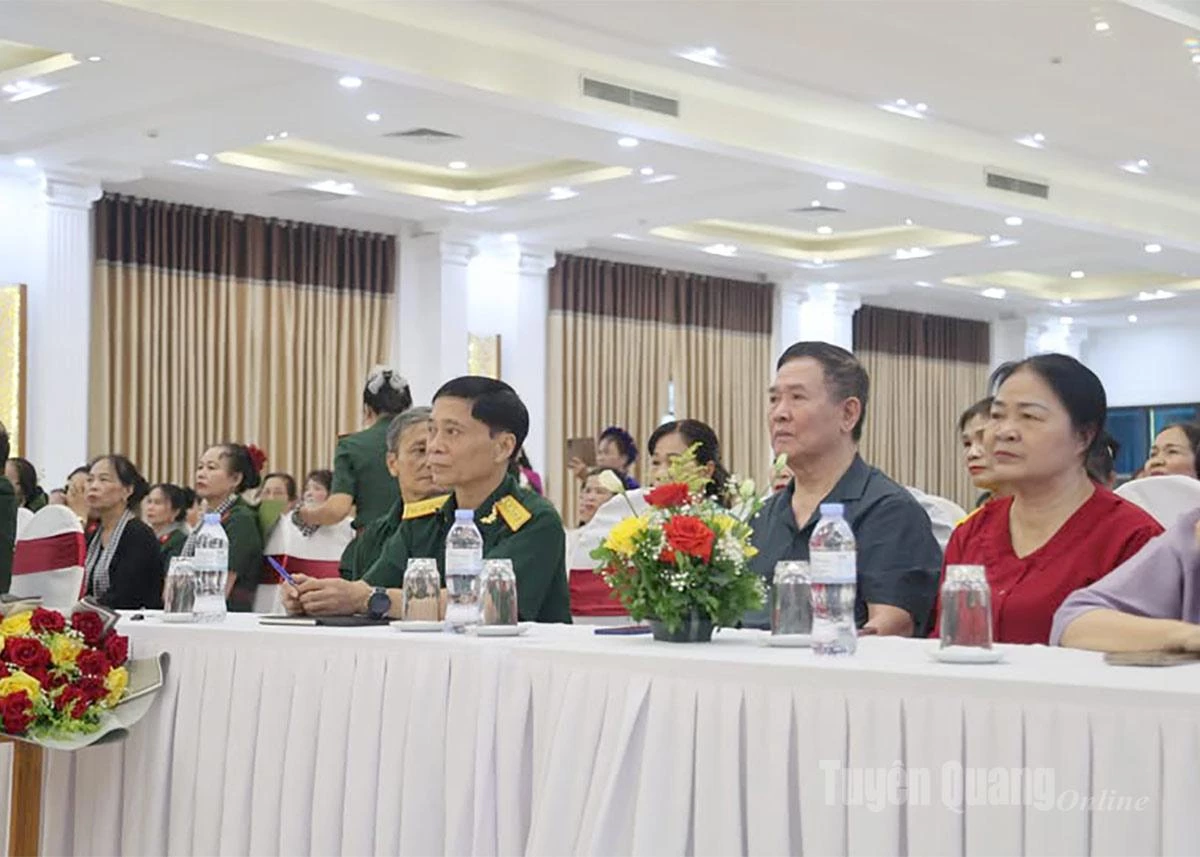 Các đại biểu dự chương trình giao lưu.