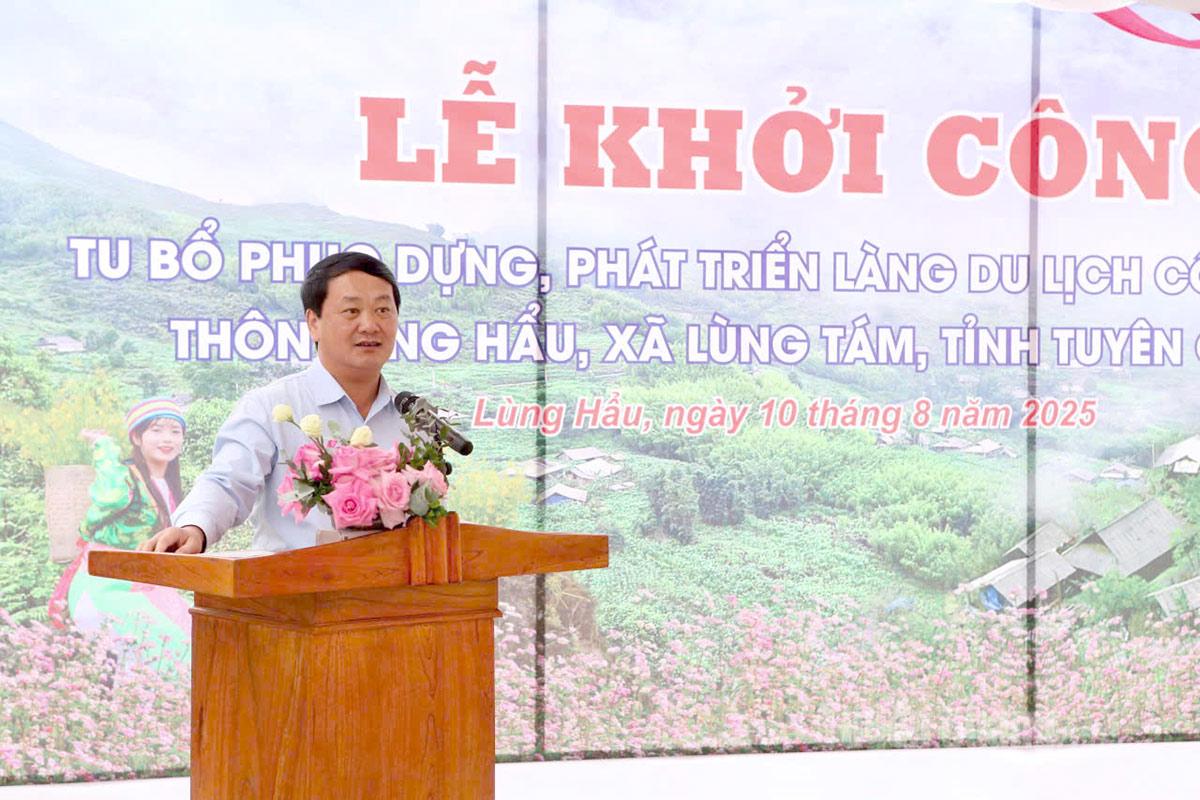 Đồng chí Hầu A Lềnh, Ủy viên Ban Chấp hành Trung ương Đảng, Bí thư Tỉnh ủy phát biểu tại buổi Lễ khởi công.