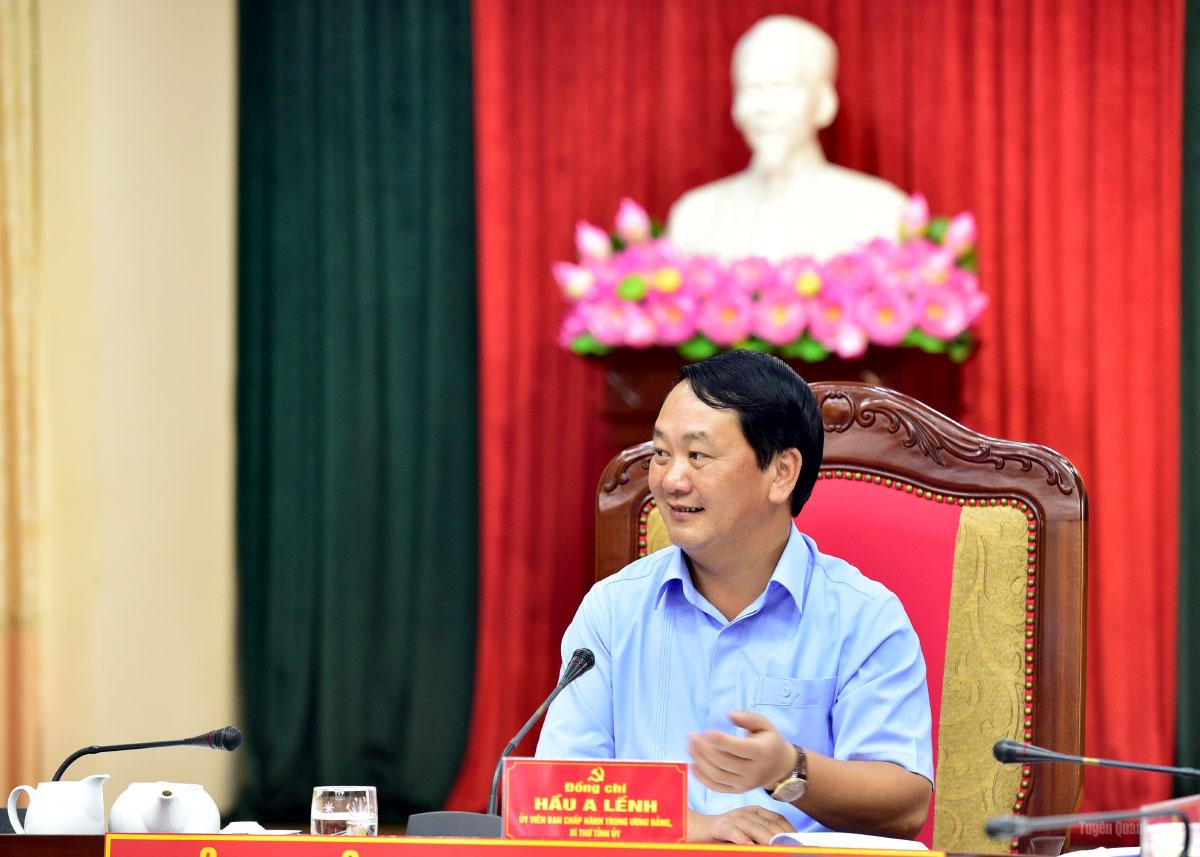 Đồng chí Bí thư Tỉnh ủy Hầu A Lềnh chủ trì cuộc họp.