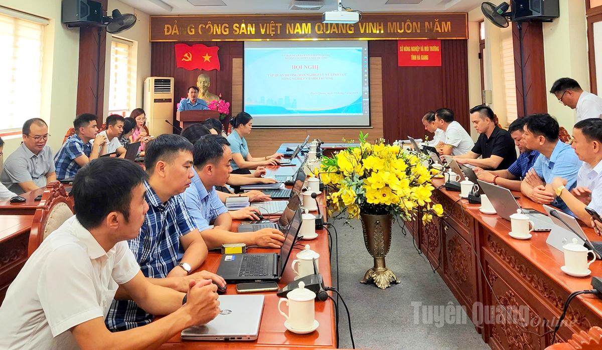 Sở Nông nghiệp và Môi trường mở 8 lớp tập huấn cho công chức địa chính 124 xã, phường trên địa bàn tỉnh về các thủ tục cấp giấy chứng nhận quyền sử dụng đất.