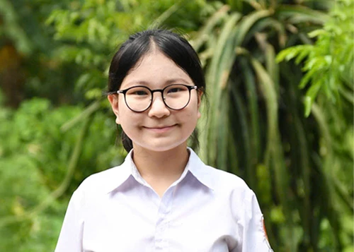 Em Nguyễn Thị Thảo Vân, học sinh khóa K36, lớp 12 chuyên Văn, Trường THPT Chuyên Tuyên Quang.