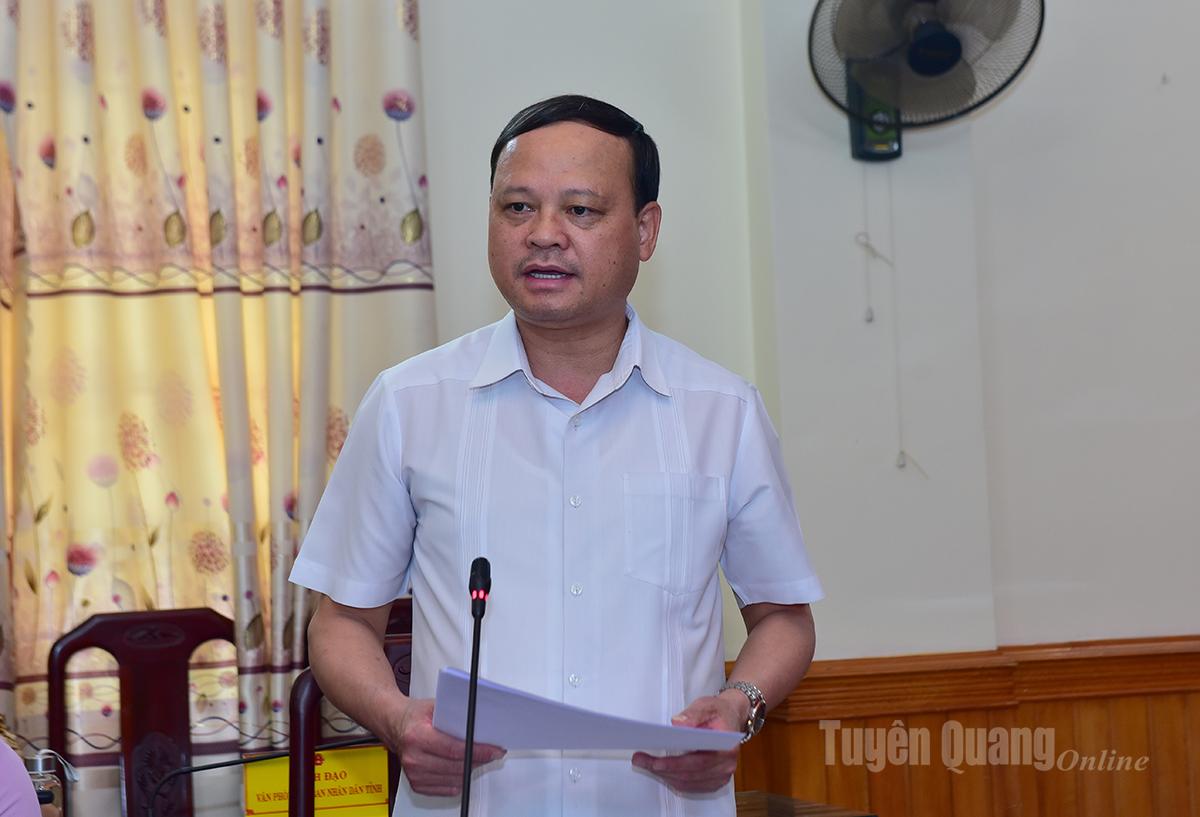 Đồng chí Phó Chủ tịch Thường trực UBND tỉnh Nguyễn Mạnh Tuấn phát biểu tại cuộc họp.