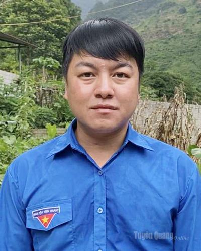  Đồng chí Ly Mí Say, Bí thư Đoàn xã Cán Tỷ