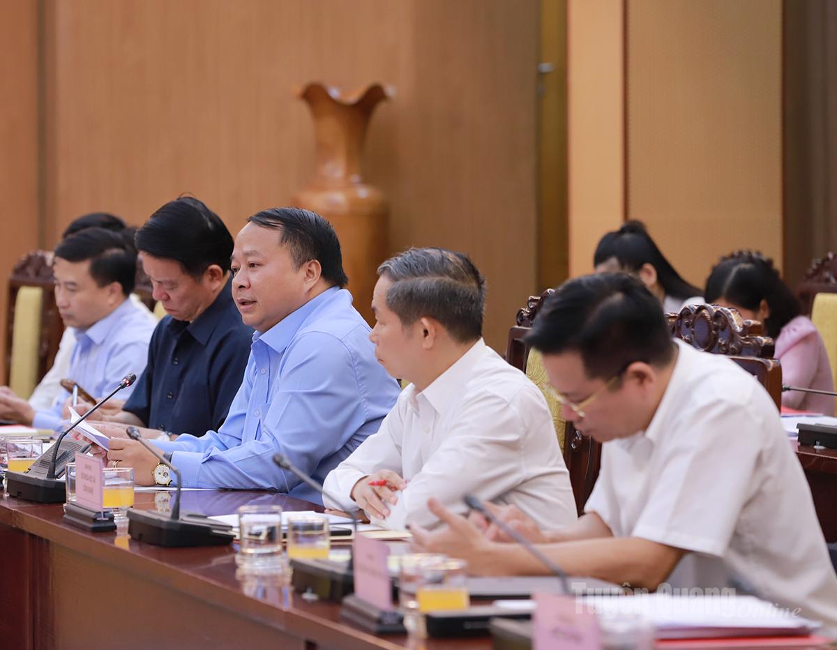 Chủ tịch UBND tỉnh Phan Huy Ngọc và lãnh đạo các sở, ngành dự Lễ ký kết.