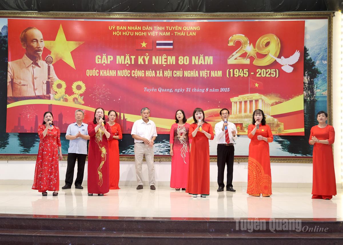 Tiết mục văn nghệ cháo mừng kỷ niệm 80 năm Quốc khánh 2/9 của Hội Hữu nghị Việt Nam - Thái Lan tỉnh.