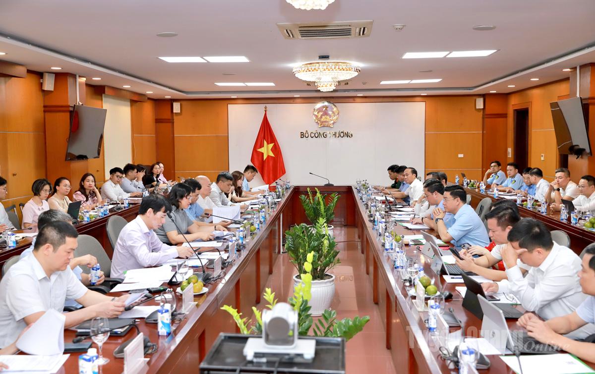 Quang cảnh buổi làm việc.