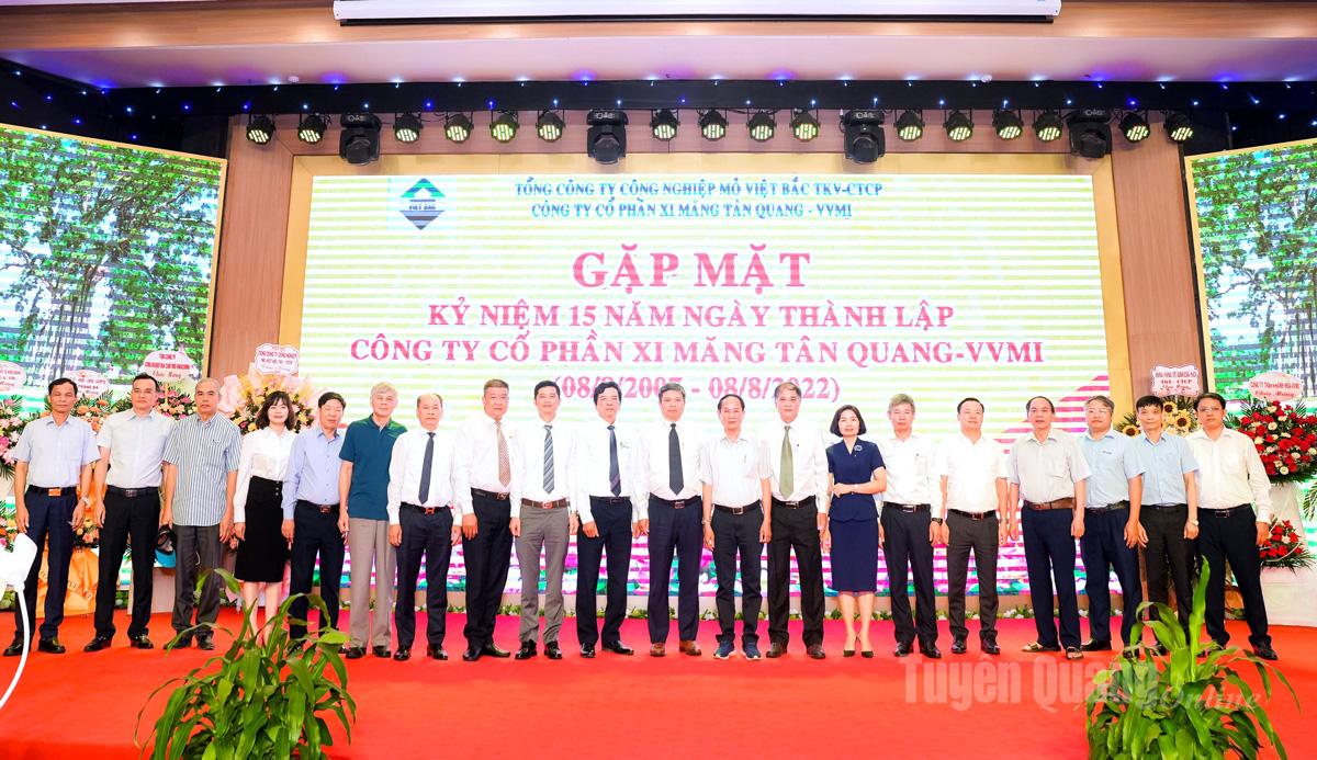 Lãnh đạo và cán bộ, nhân viên Tổng Công ty công nghiệp mỏ Việt Bắc TKV - CTCP và Công ty Cổ phần Xi măng Tân Quang - VVMI luôn trách nhiệm, tâm huyết trong công việc.