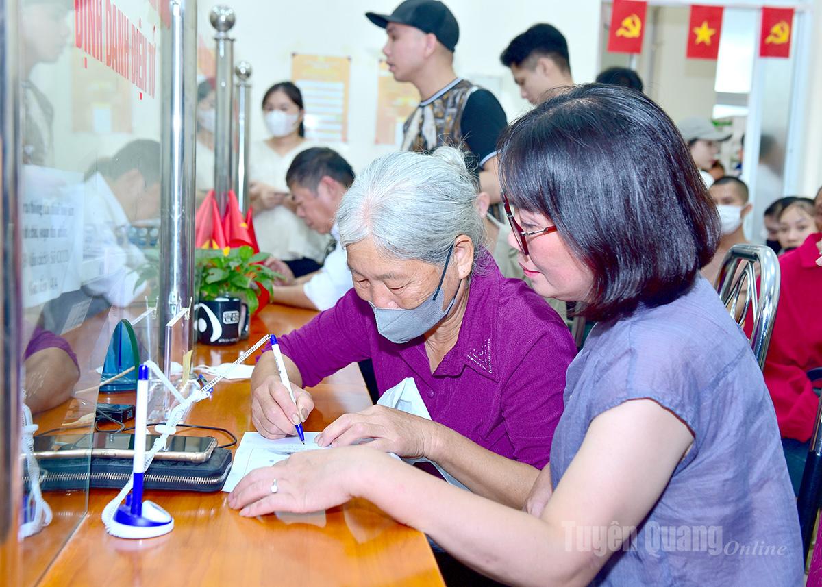 People sign to verify their personal information.