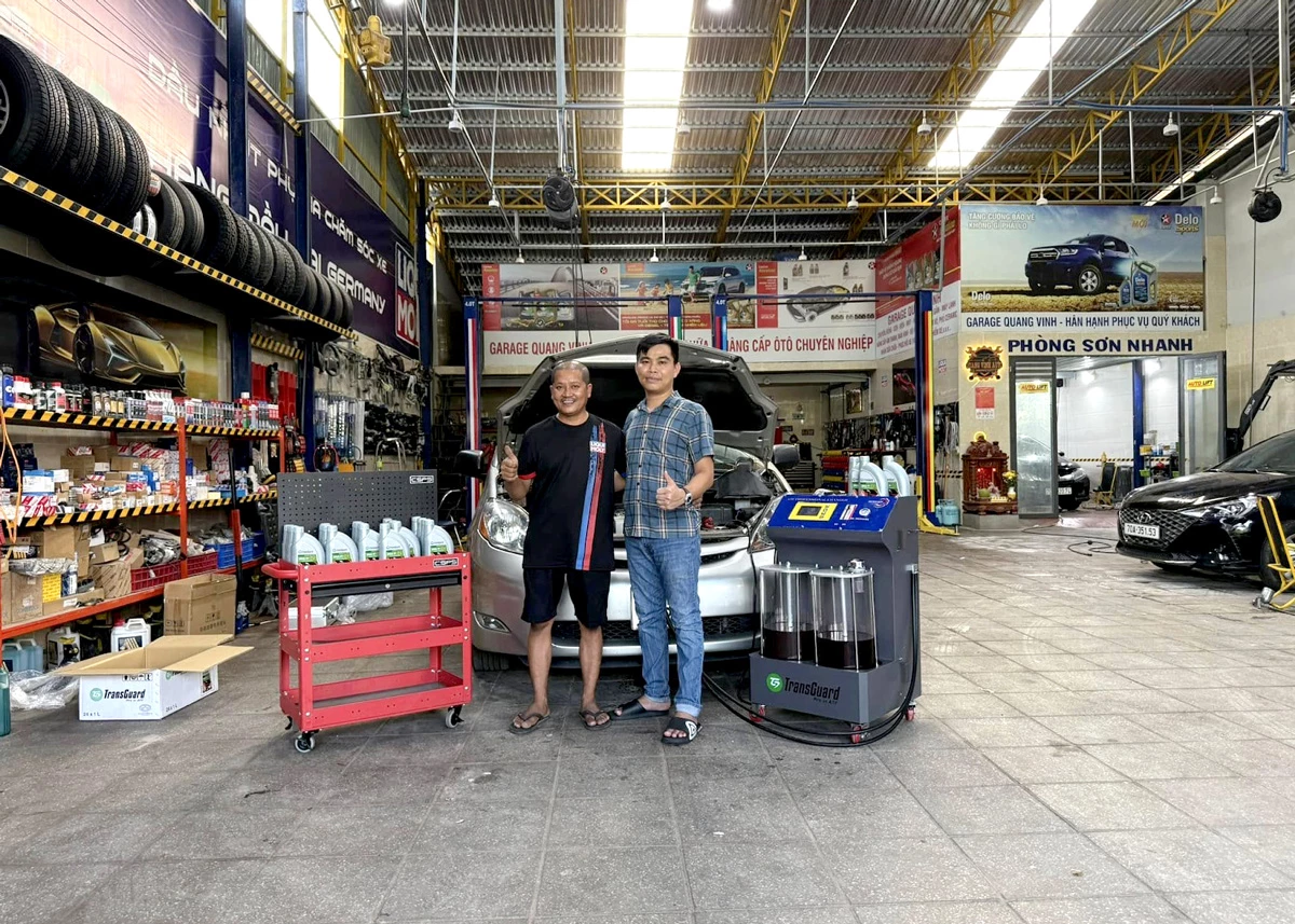 VATS bàn giao máy thay dầu tuần hoàn nhớt hộp số cho garage tỉnh.