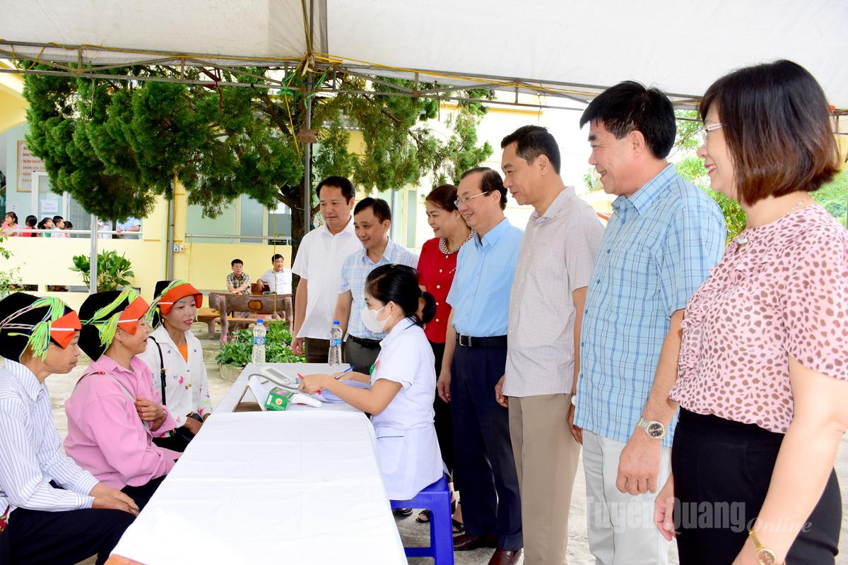 Leaders of the Department of Health and regional medical centers supervised the free medical check-up activities under the program.