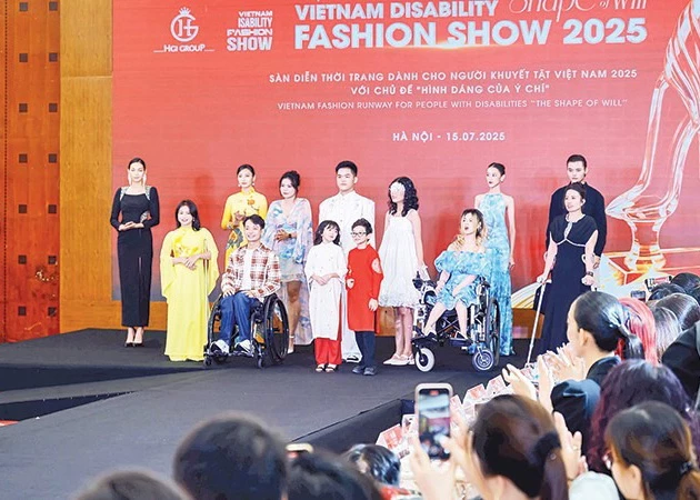 Một show diễn thời trang ấn tượng của người khuyết tật.