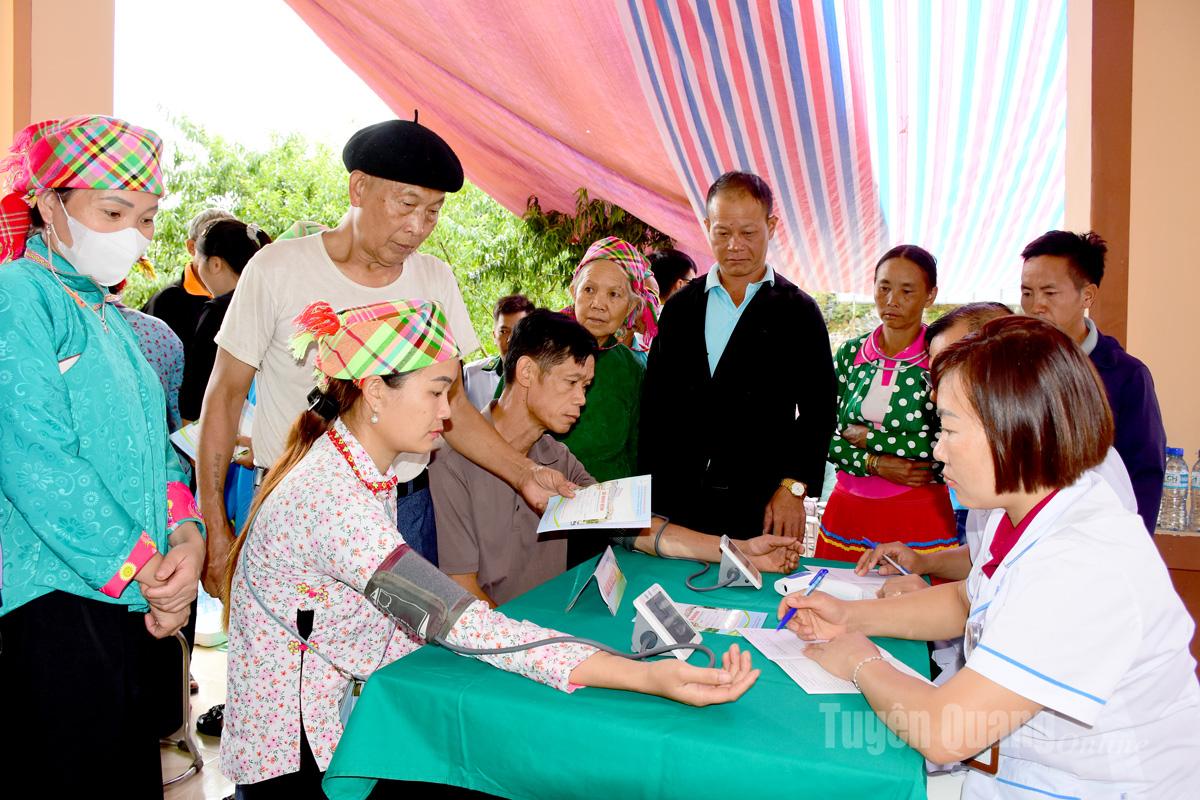 People came for medical check-ups at Son Vi Commune Health Station.