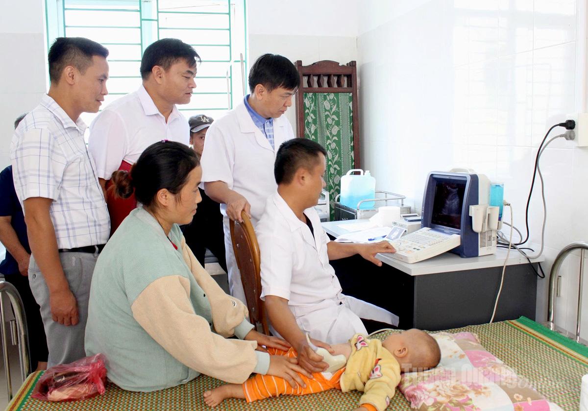 Children in Yen Minh Commune received health check-ups.