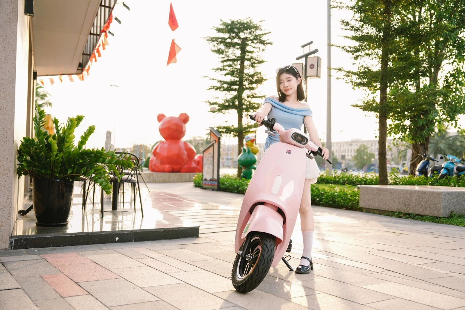 Xe điện OSAKAR VC là lựa chọn tối ưu cho học sinh, với giá thành phải chăng, chất lượng vượt trội mang lại sự yên tâm cho các bậc phụ huynh.