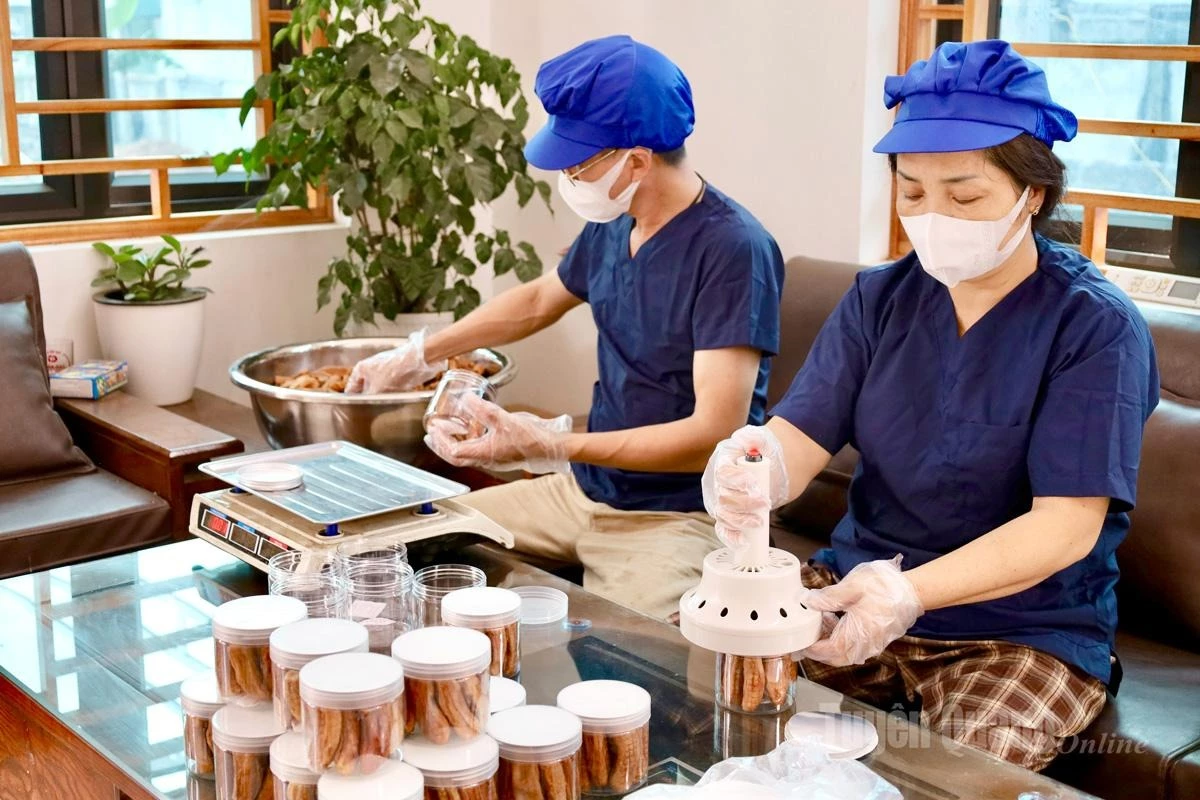 Fried bananas are boxed and vacuum-sealed to ensure hygiene as well as enhance the time of shelf life.