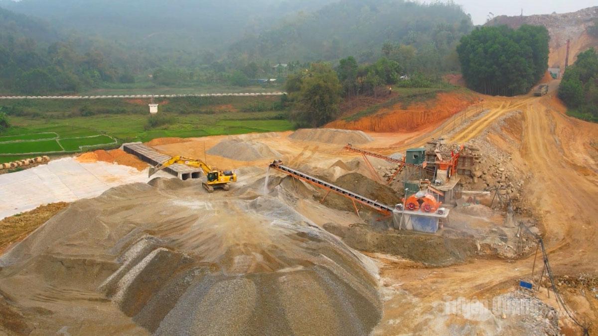 So far, the entire route has mobilized 114 construction teams with nearly 1,058 pieces of machinery. The total value of completed construction works has reached about 41% of the contract value.