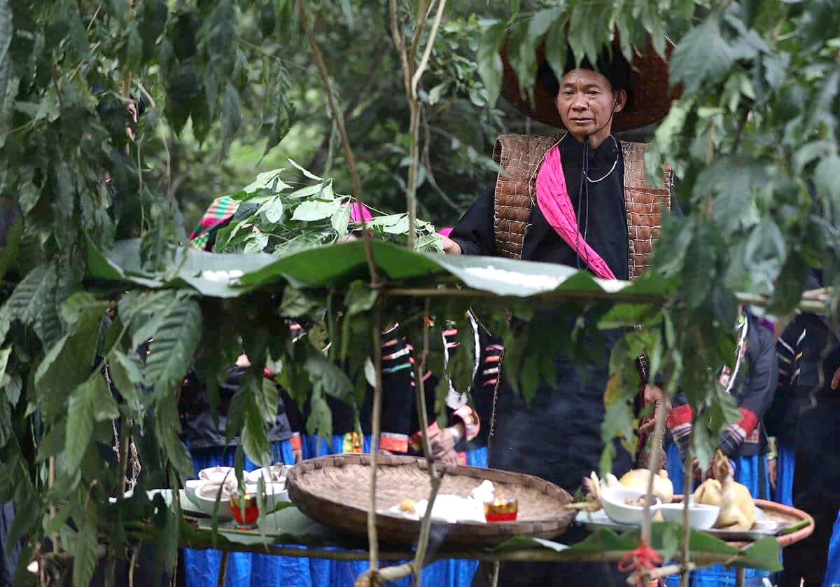 Lễ cúng thần rừng của người Pu Péo là Di sản văn hóa phi vật thể Quốc gia.