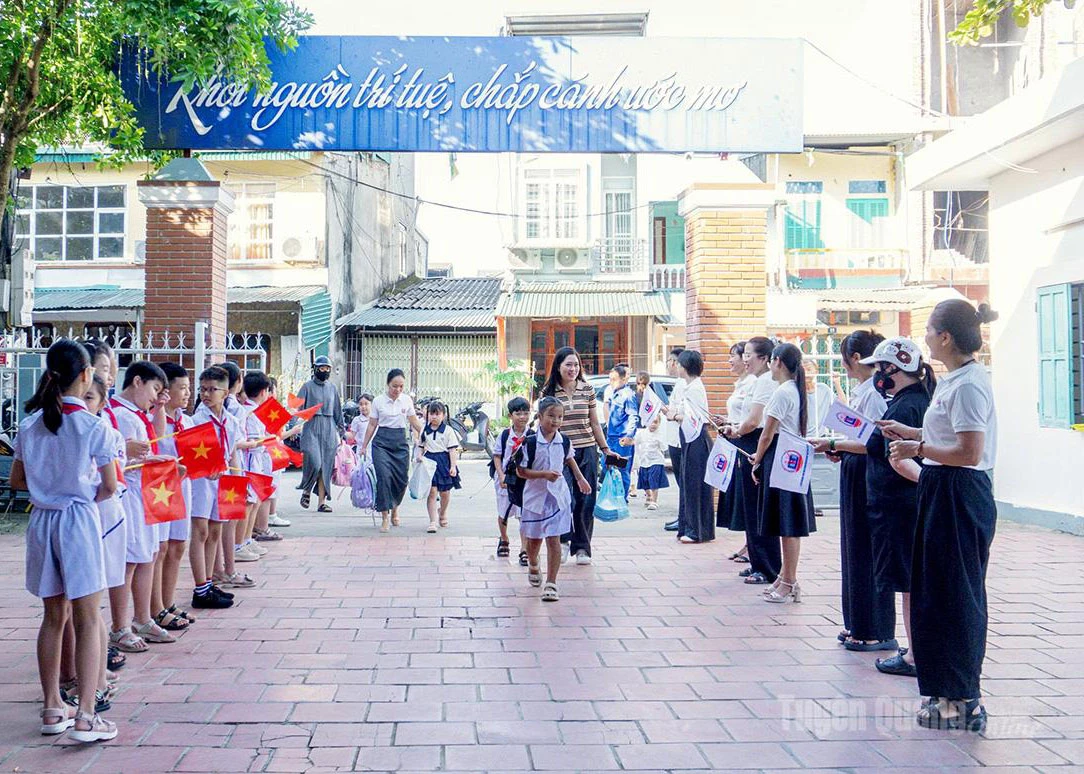 At Le Van Tam Primary School in Minh Xuan ward, preparations are underway to receive students for the 2025–2026 school year.