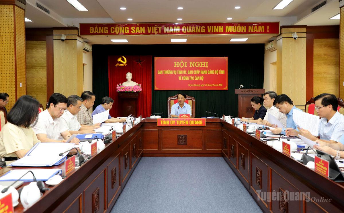 Quang cảnh Hội nghị Ban Thường vụ Tỉnh ủy.
