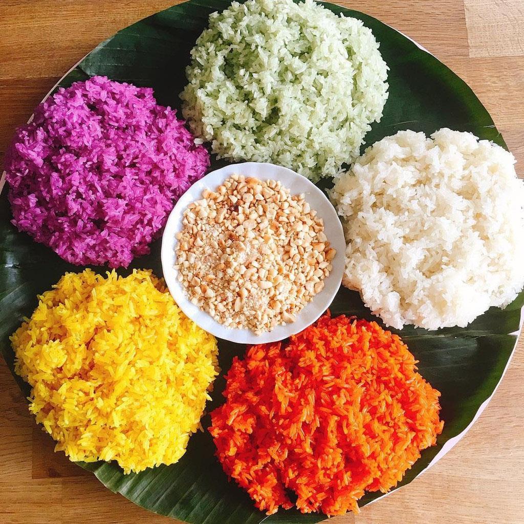 Five-colored sticky rice.