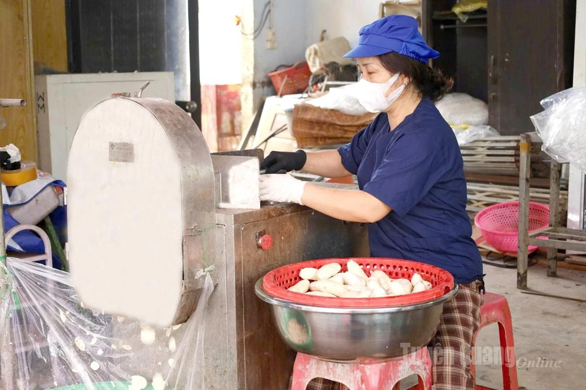 Workers handle bananas – this is the first step in the process.