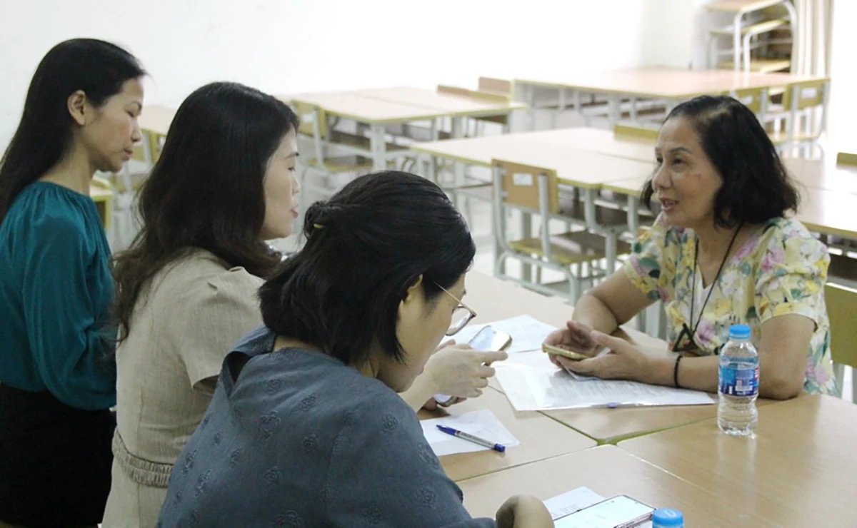 Chuyên gia phỏng vấn sâu nhà giáo, cán bộ quản lý giáo dục mầm non của Hà Nội phục vụ cho công tác khảo sát thực trạng và nhu cầu phát triển đội ngũ.