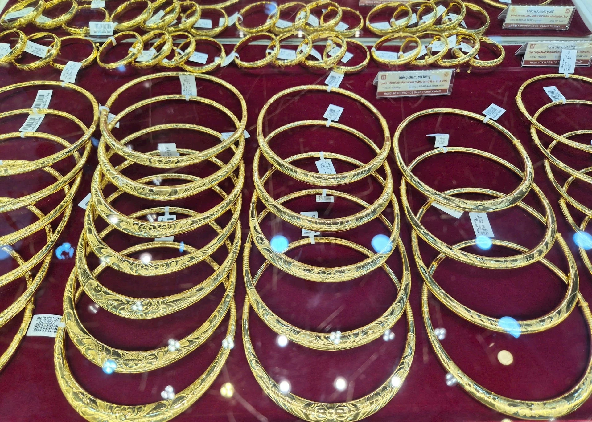 Giá vàng giảm nửa triệu đồng/lượng vào sáng nay. Ảnh: H.T