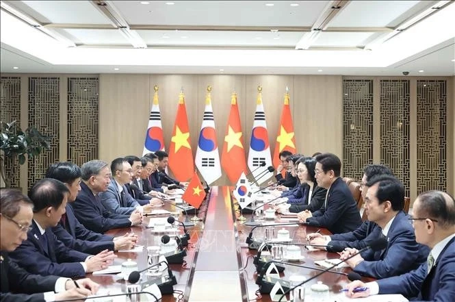 At the talks between Party General Secretary To Lam and RoK President Lee Jae Myung in Seoul on August 11.