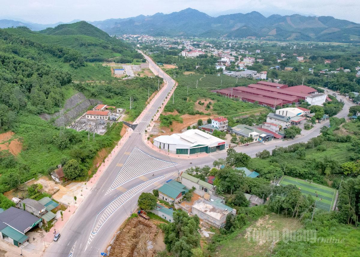 Tuyến đường tránh trung tâm xã Sơn Dương nhìn từ trên cao.