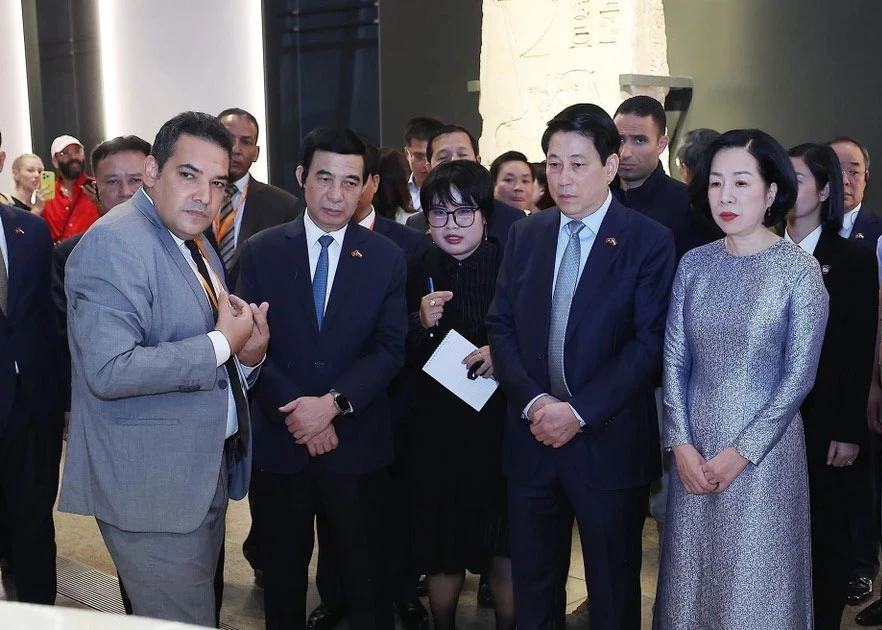 State President tours Grand Egyptian Museum