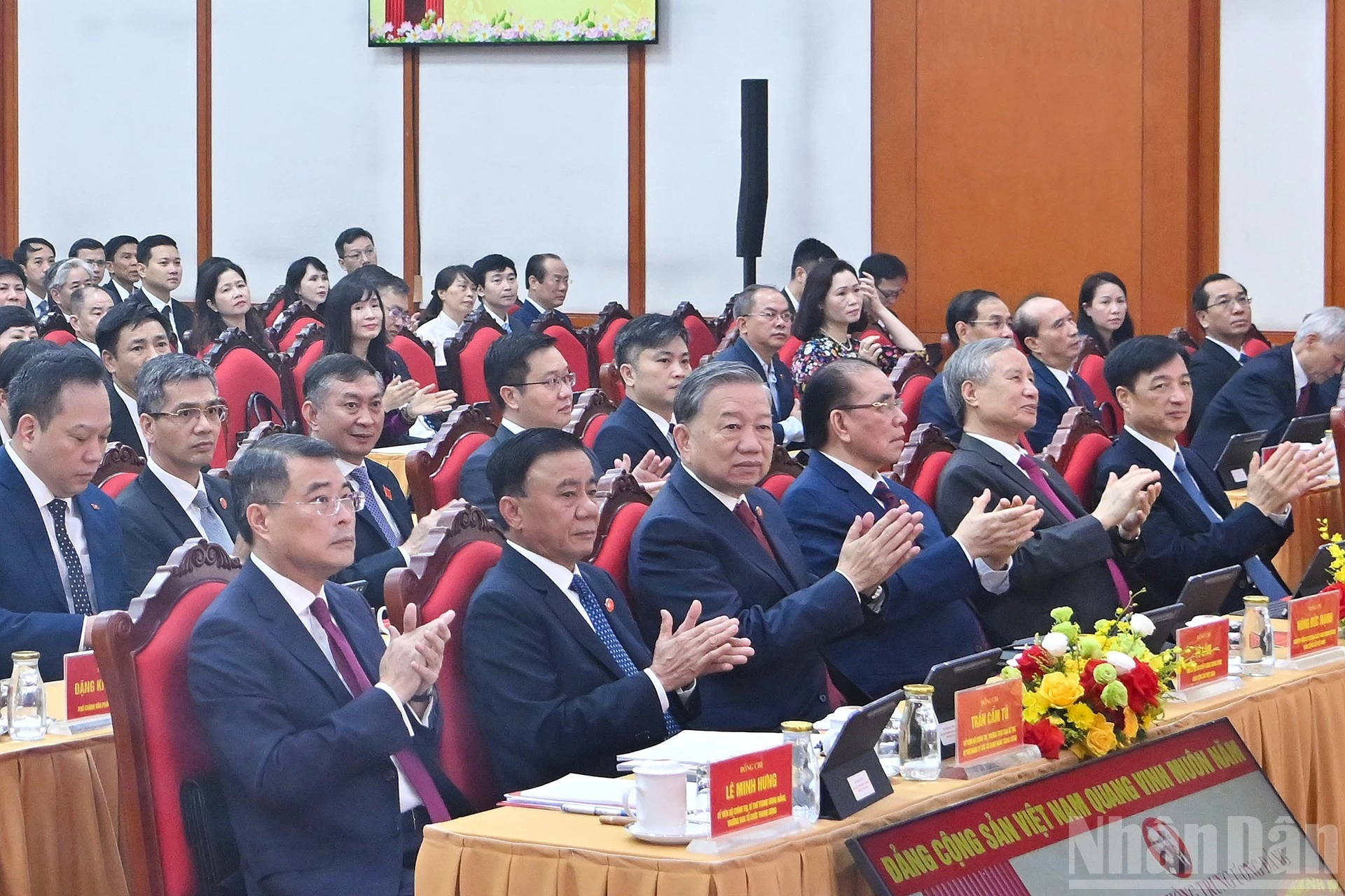 Tổng Bí thư Tô Lâm cùng các đồng chí lãnh đạo, nguyên lãnh đạo Đảng, Nhà nước và đại biểu dự Đại hội đại biểu Đảng bộ Văn phòng Trung ương Đảng nhiệm kỳ 2025-2030.