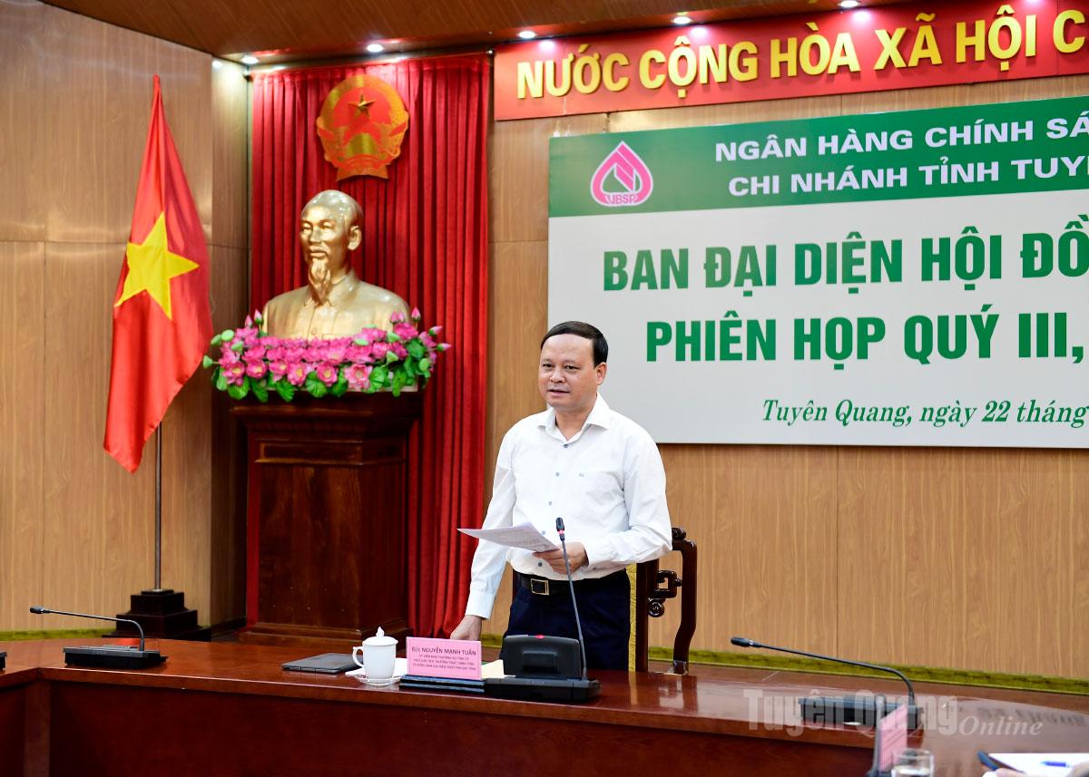 Đồng chí Nguyễn Mạnh Tuấn, Ủy viên Ban Thường vụ Tỉnh ủy, Phó Chủ tịch Thường trực UBND tỉnh, Trưởng Ban Đại diện Hội đồng quản trị Ngân hàng Chính sách xã hội tỉnh phát biểu kết luận phiên họp.