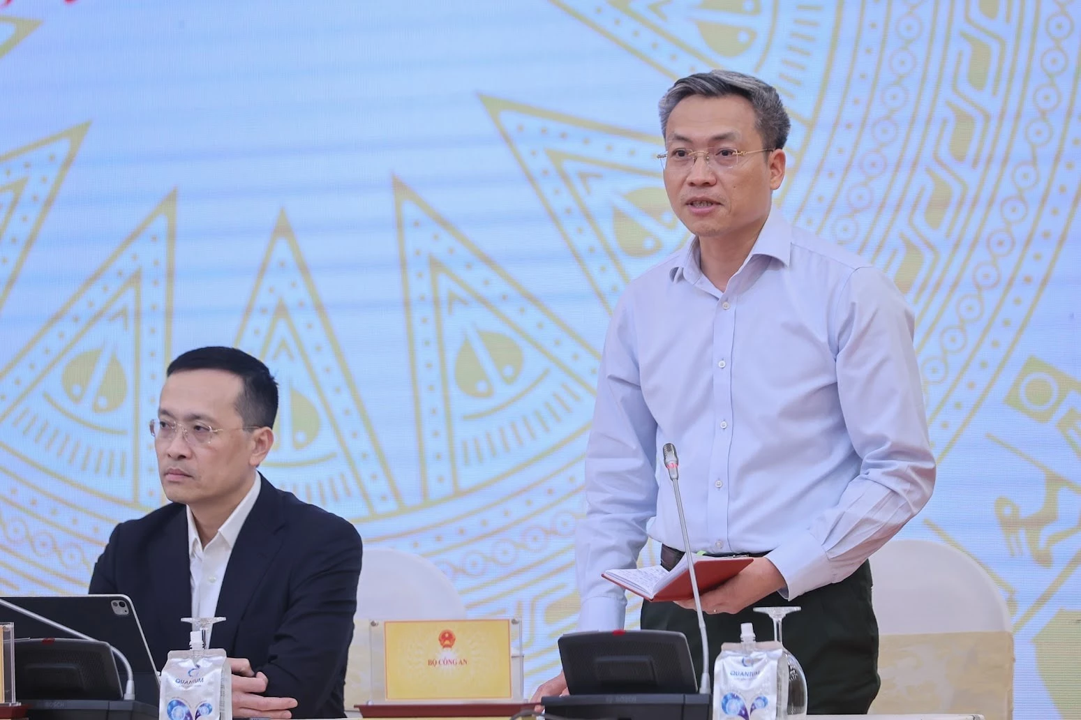 Thiếu tướng Nguyễn Quốc Toản trả lời tại họp báo. Ảnh: Đình Hiệp