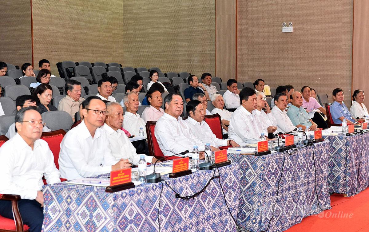 Các đại biểu dự hội nghị.