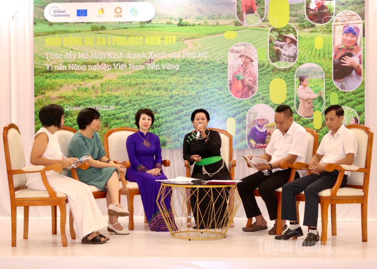Các đại biểu thảo luận chung về “Cơ hội thúc đẩy vai trò của phụ nữ trong chuỗi giá trị nông sản bền vững”.