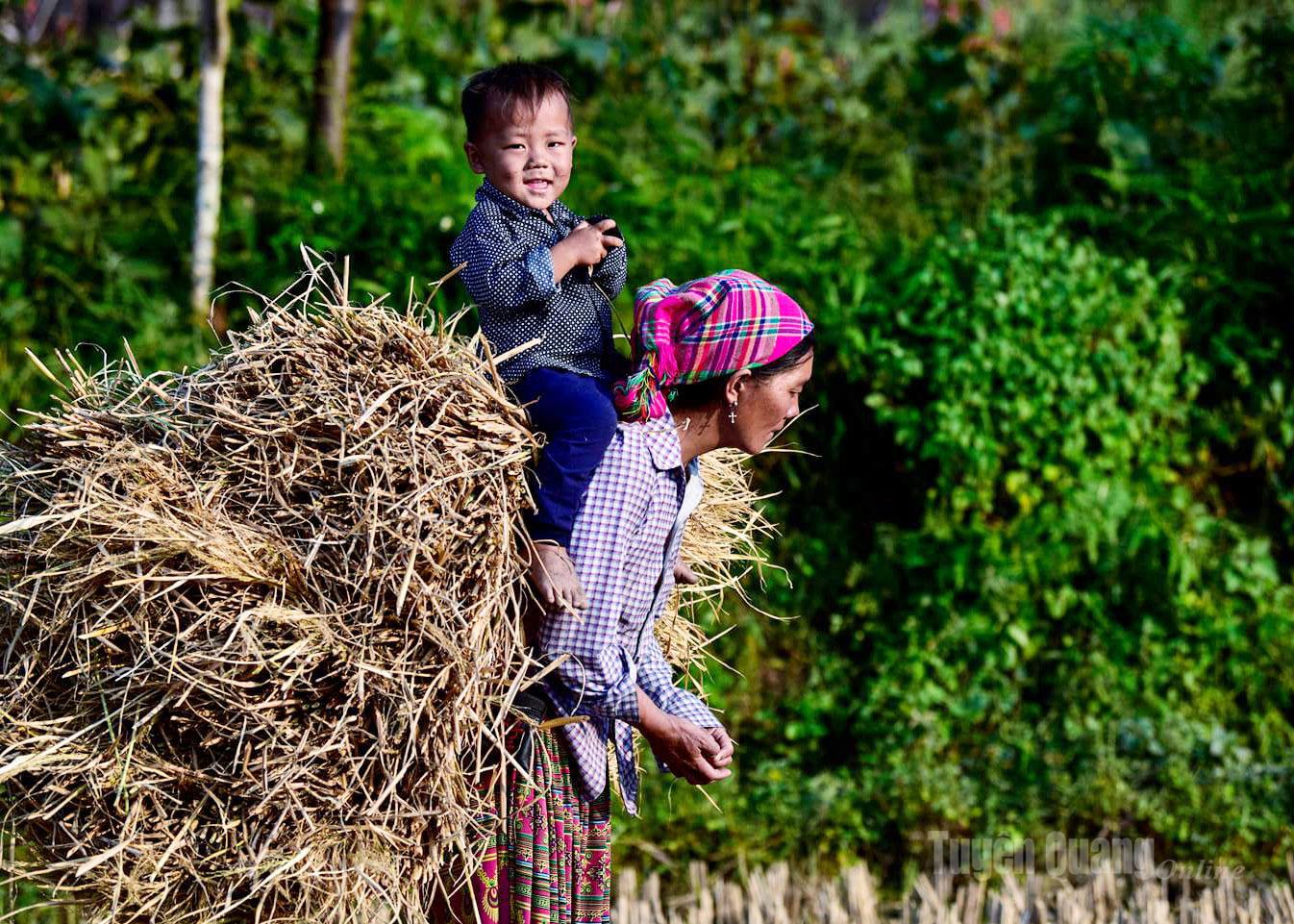A little girl from Ban May commune accompanies her mother on every trip to the upland fields.