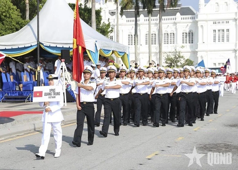 越南海军加入马来西亚的友谊游行