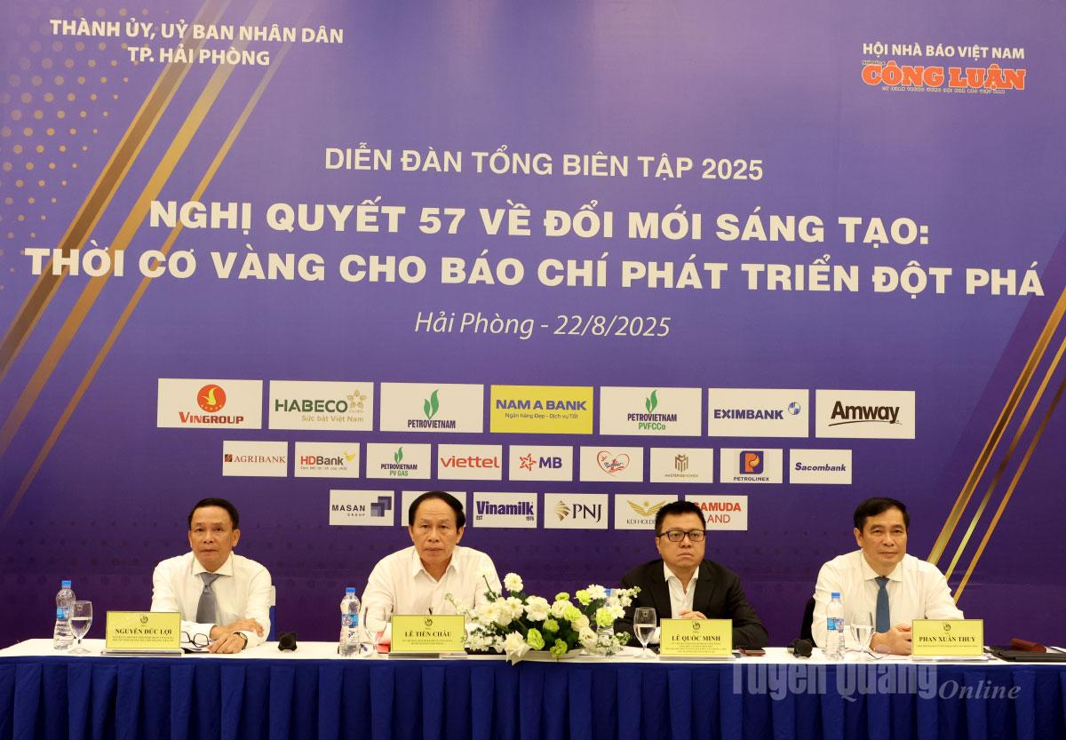 Các đồng chí chủ trì diễn đàn.