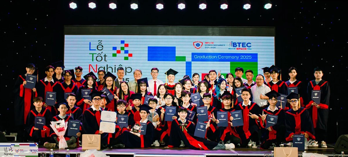 Sinh viên Trường Cao đẳng An ninh mạng iSPACE tại lễ tốt nghiệp.