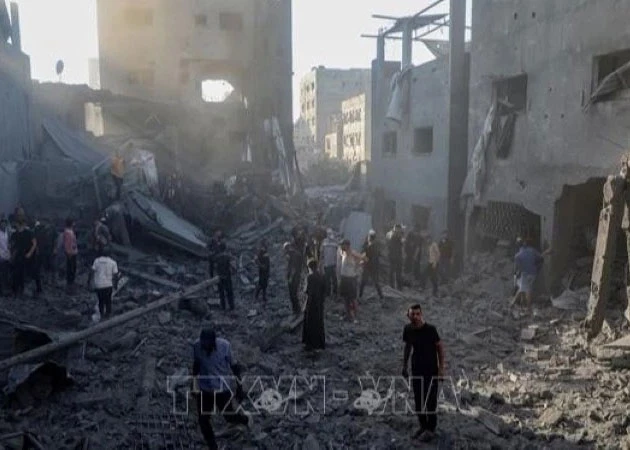 A scene of devastation following an Israeli airstrike in Gaza. (Photo: Xinhua/VNA)