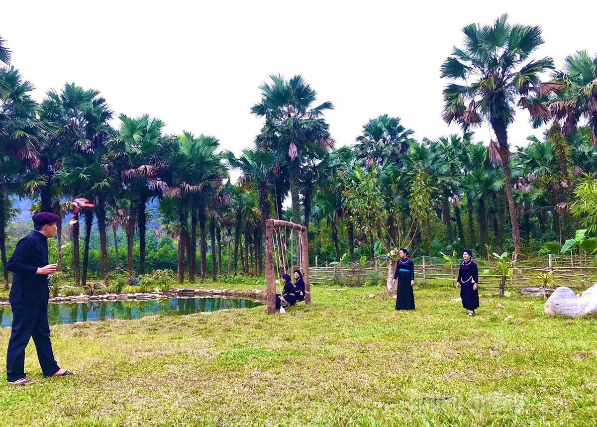 Cultural activities are organized at the Homestay of Mr. La Van Thanh to attract visitors.