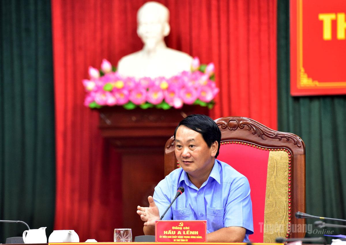 Đồng chí Bí thư Tỉnh ủy Hầu A Lềnh chủ trì cuộc họp.