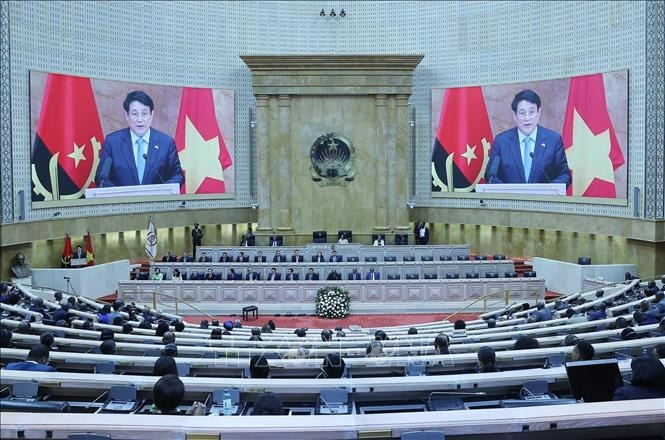 President Luong Cuong delivers a keynote policy address at the plenary session of the Angolan National Assembly on August 7. (Photo: VNA)