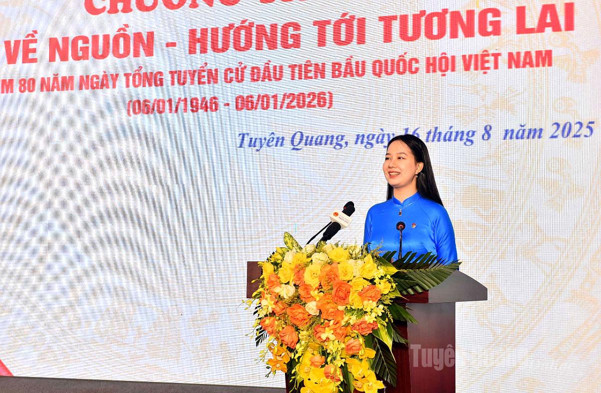 Đại điện thế hệ trẻ Tuyên Quang phát biểu tại chương trình.