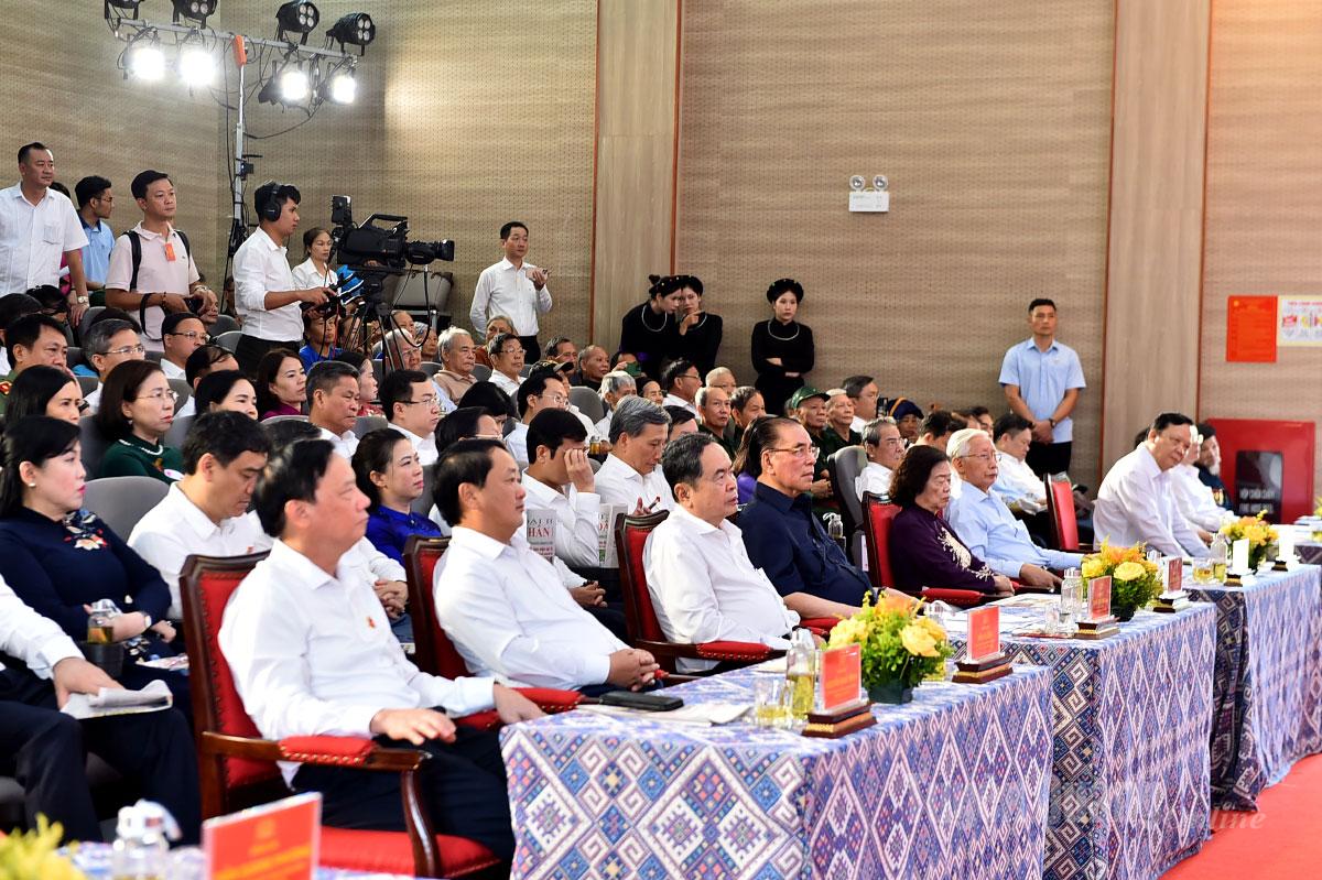 Các đại biểu dự Chương trình Về nguồn – hướng tới tương lai.