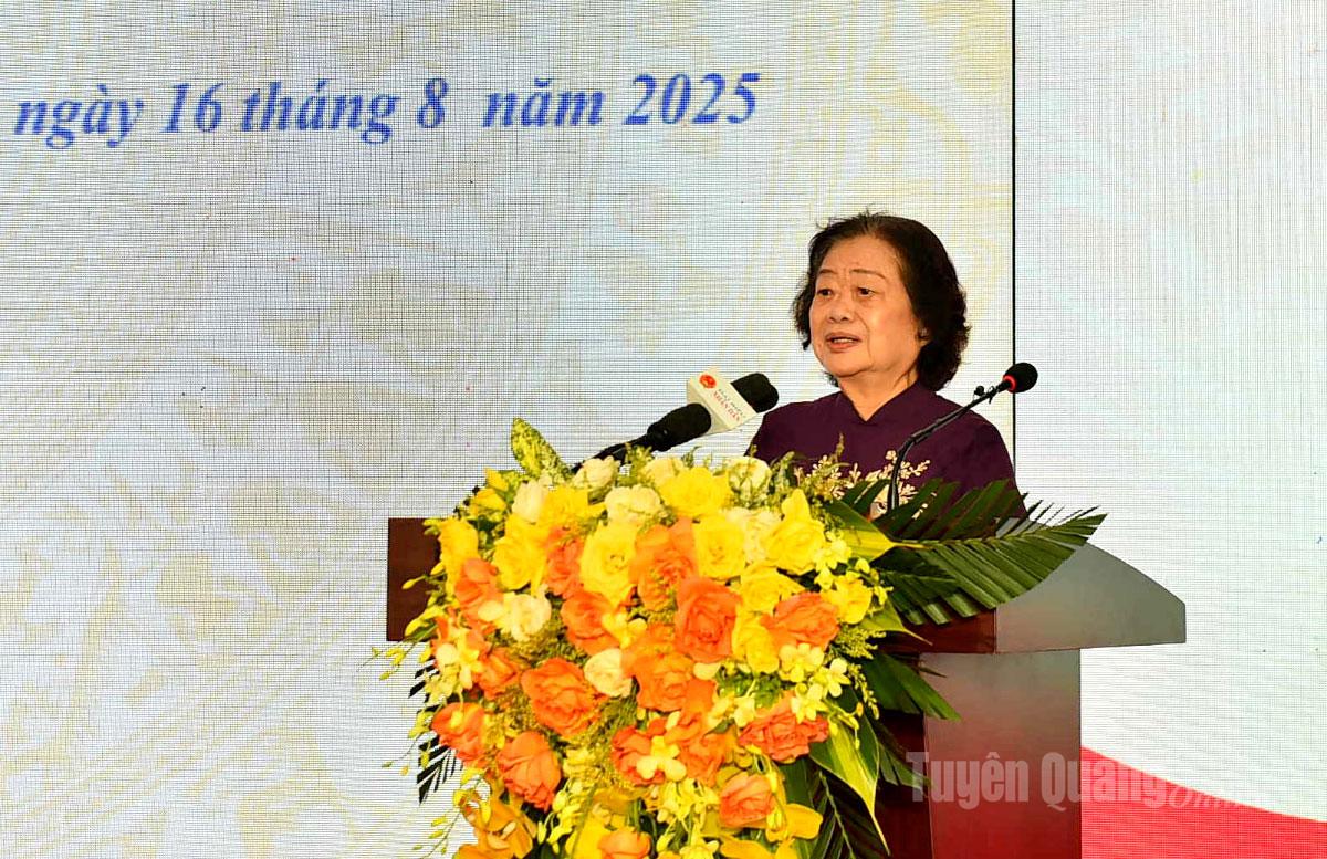 Đồng chí Trương Mỹ Hoa, nguyên Phó Chủ tịch nước phát biểu tại chương trình.